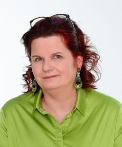 Portraitfoto von Dr. Andrea Schwarz-Adelbrecht